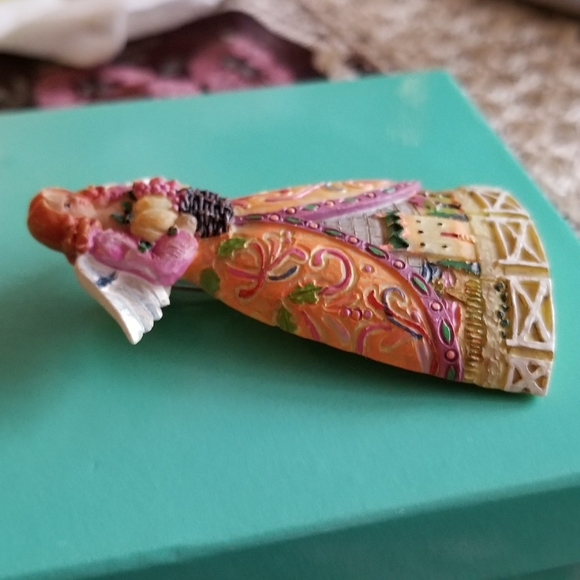 Relisted -Vintage Angel brooch with house in her skirt flowers pin floral - Picture 6 of 7